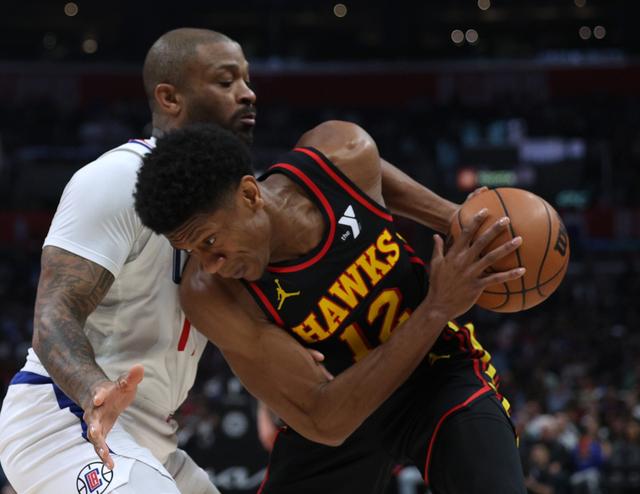 雄鹿惜败老鹰，遭遇两连败