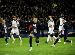 巴黎圣日耳曼0-1曼联:R.费尔南德斯借主席打跑位传皮孔 巴黎圣日耳曼0-1曼联:R.费尔南德斯借主席打跑位传皮孔