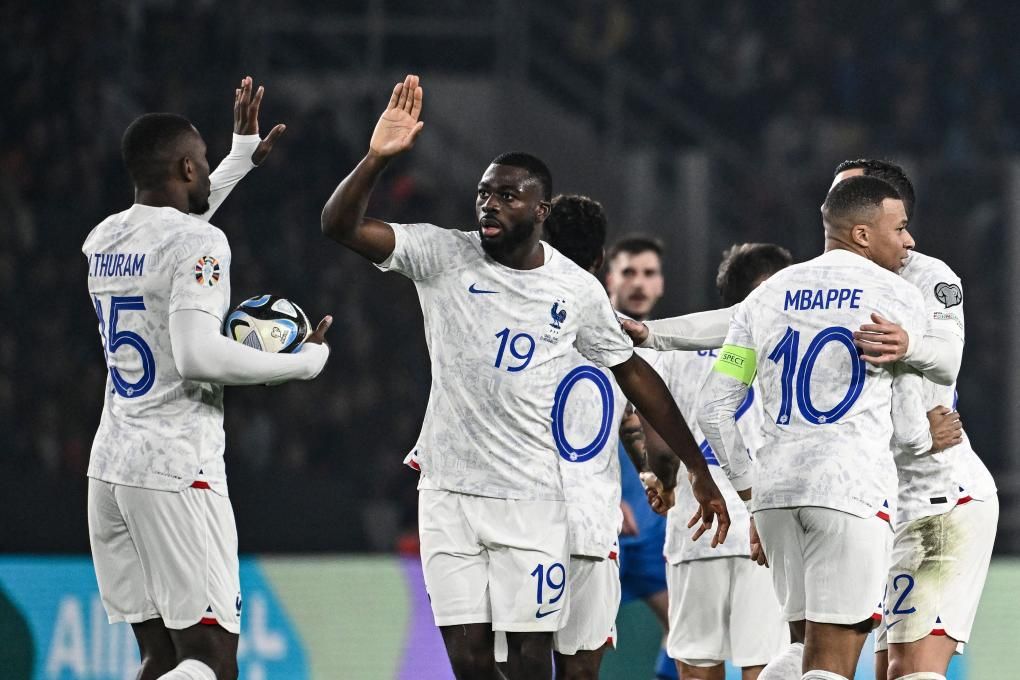 一往无前！欧预赛队员奋发拼搏