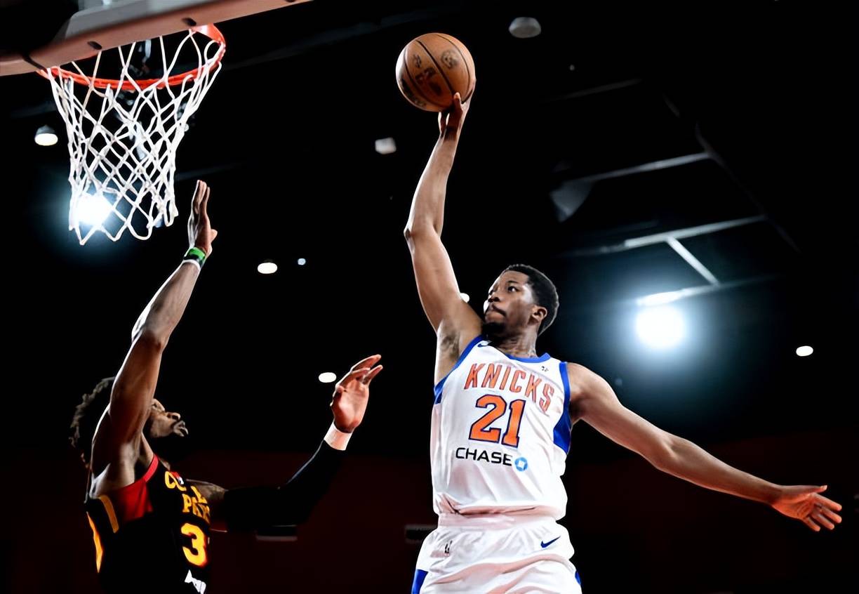 熊猫体育官方-尼克斯主场逆转灰熊，豪取胜利