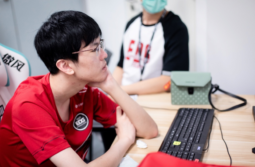 KT血洗NS,Scout拿下关键大龙峡谷大战淘汰赛,留下经典瞬间 KT血洗NS,Scout拿下关键大龙峡谷大战淘汰赛,留下经典瞬间