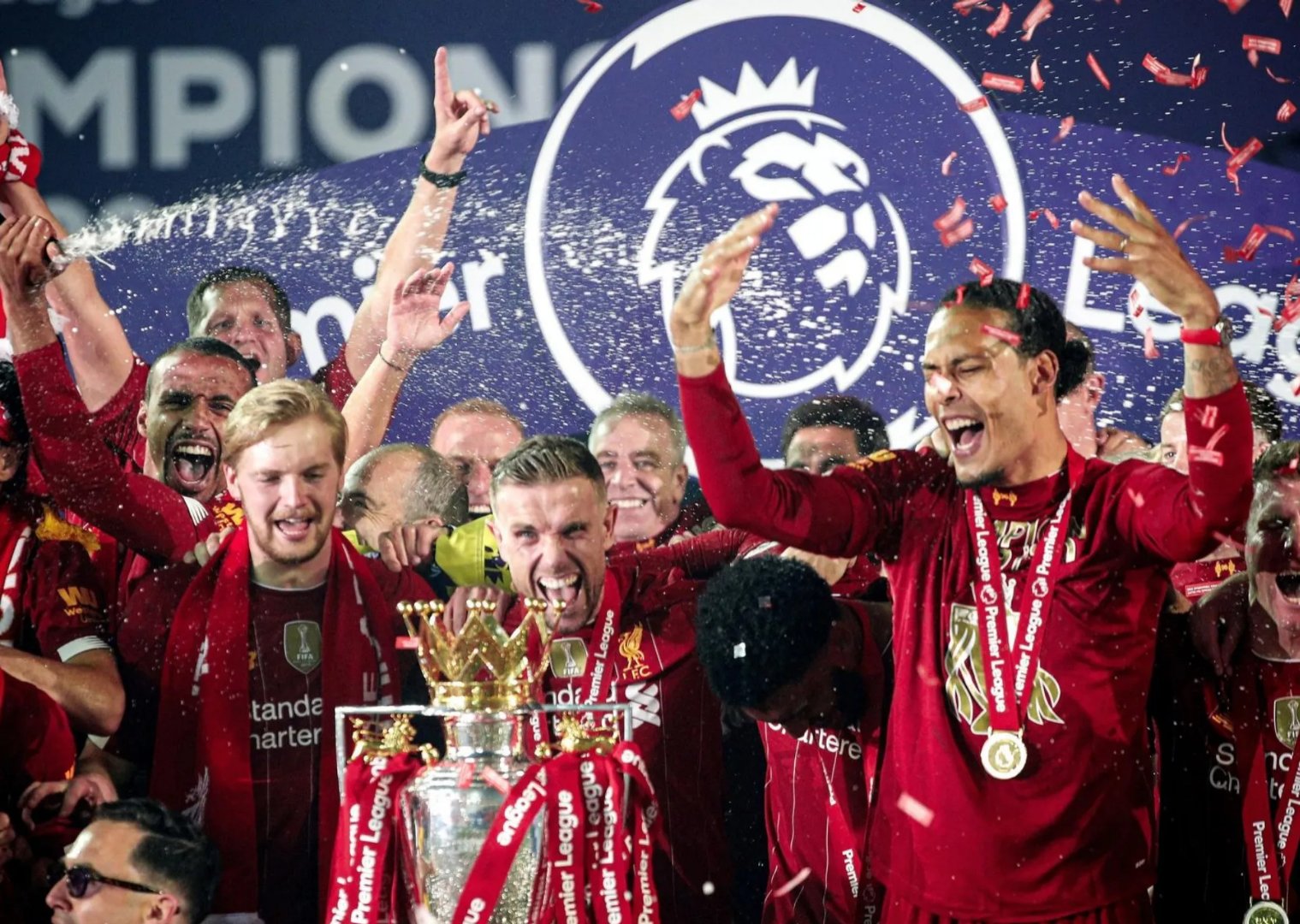 熊猫体育中国App-利物浦横扫曼联，轻松晋级欧冠半决赛