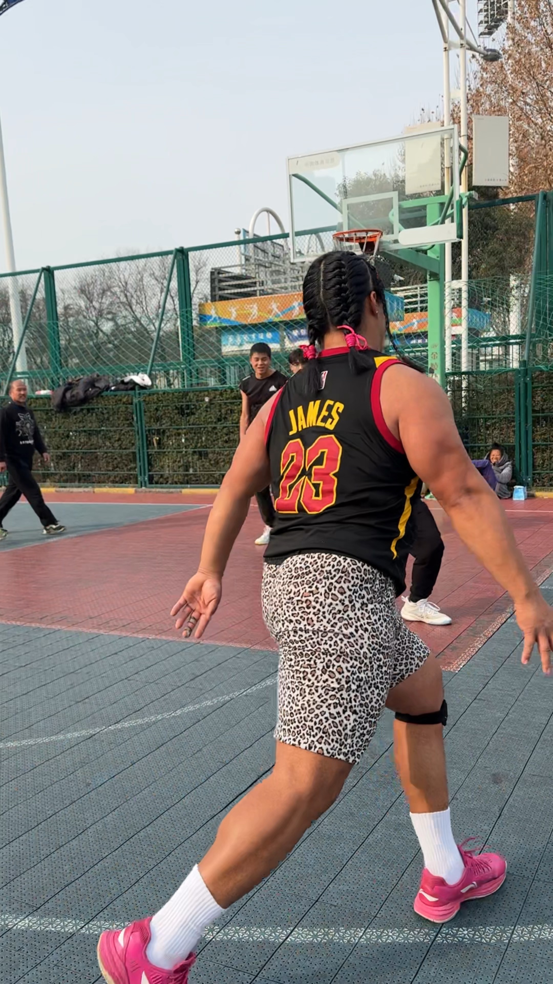 运动场上的挑战,球员们展现顶尖实力 运动场上的挑战,球员们展现顶尖实力