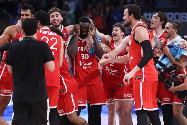 土耳其队在欧预赛中失利，勉强晋级