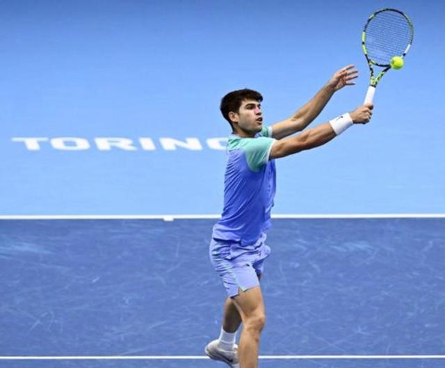 西班牙网球队绝杀美国网球队，阿尔卡拉斯惊艳世界