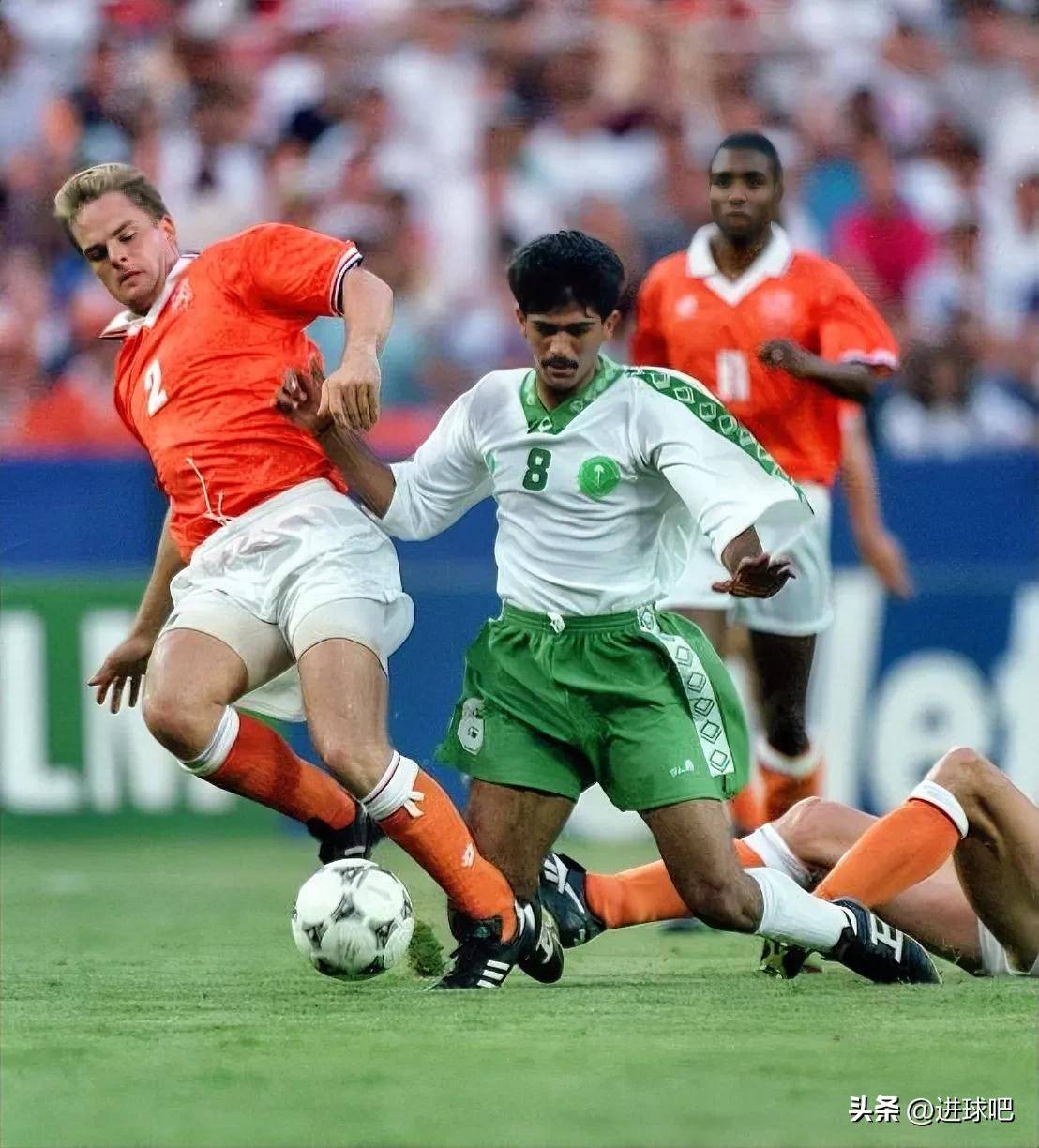 熊猫体育直播-沙特阿拉伯球队团结一心，决战小组赛